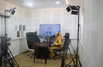 Kunjungan Literasi Bersama Penulis Hanum Rais